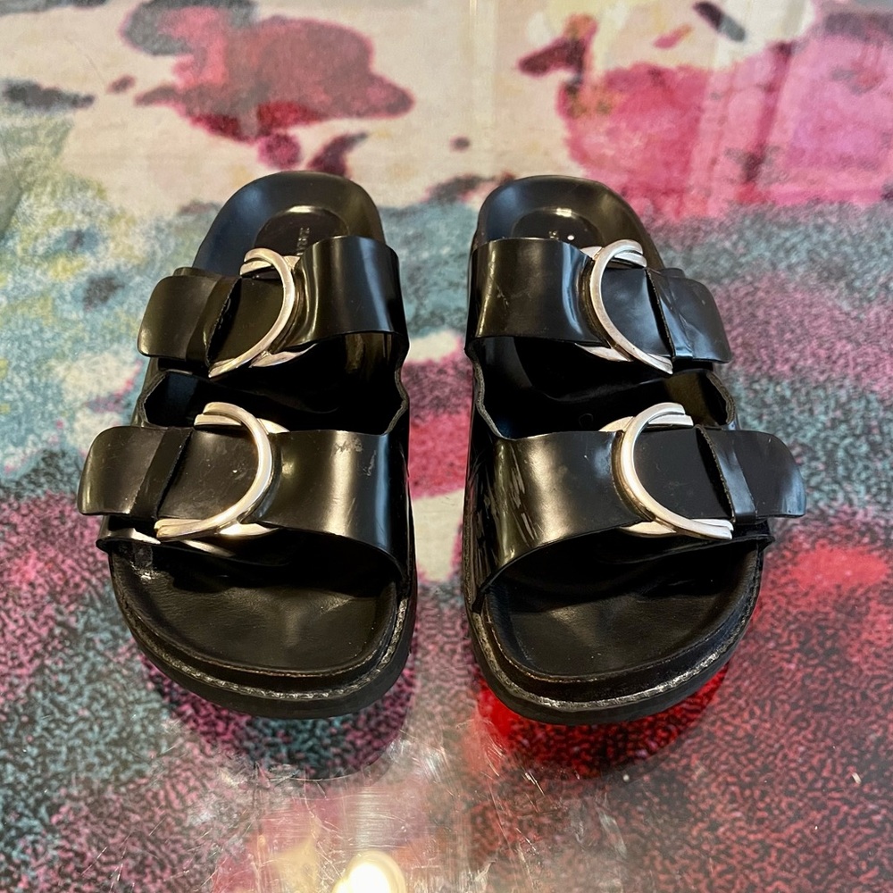 Zara Slides